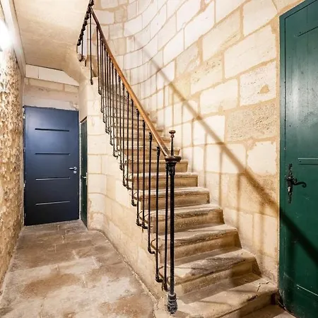 De Grand T2 Standing *