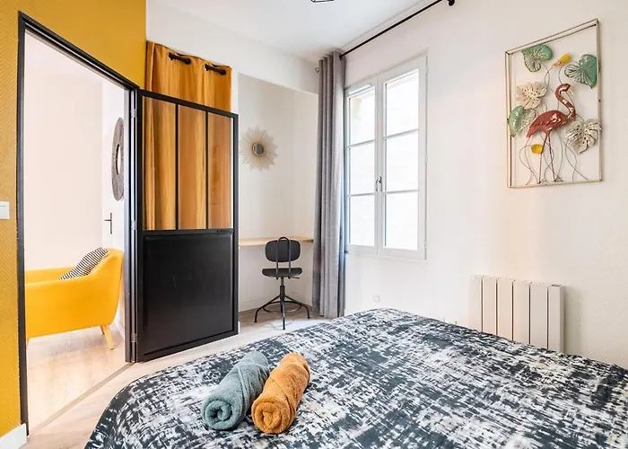 De Grand T2 Standing Apartment Bordeaux